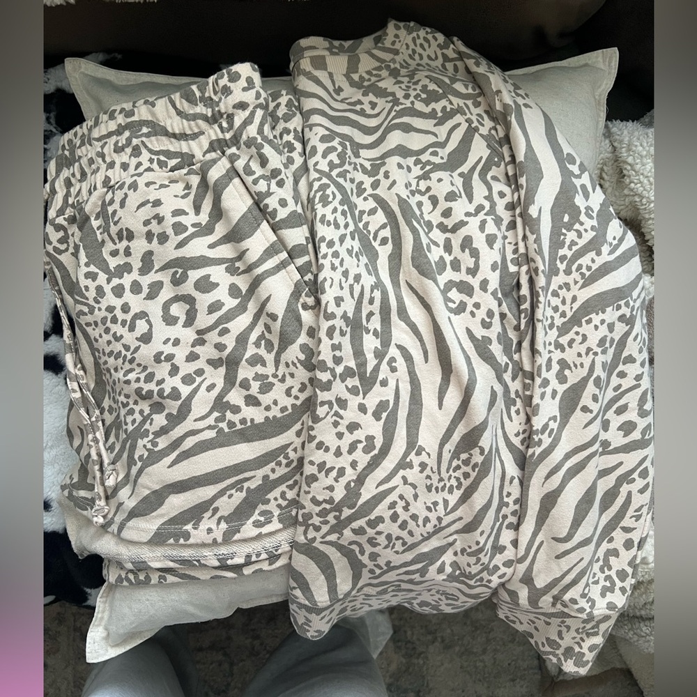Chic Animal Print Pajama Set - Gray and Cream